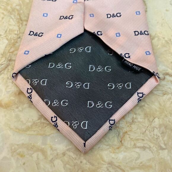 Dolce & Gabbana Monogram 100% Silk Pink Tie - Picture 6 of 6